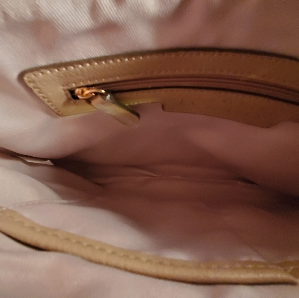 Lauren Conrad cross body. - Picture 2 of 8